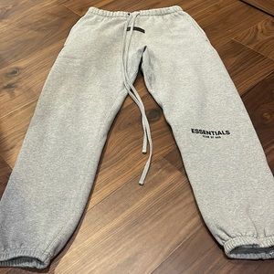 Fear Of God Essentials Logo Sweatpant - XS Dark Oatmeal